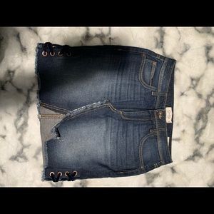 Jessica Simpson adorn high waist skirt